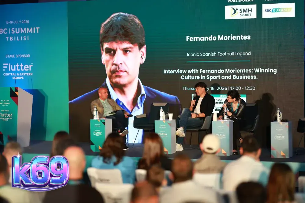 Ambiente vibrante e tecnológico de uma cúpula de iGaming com luzes neon e profissionais em rede